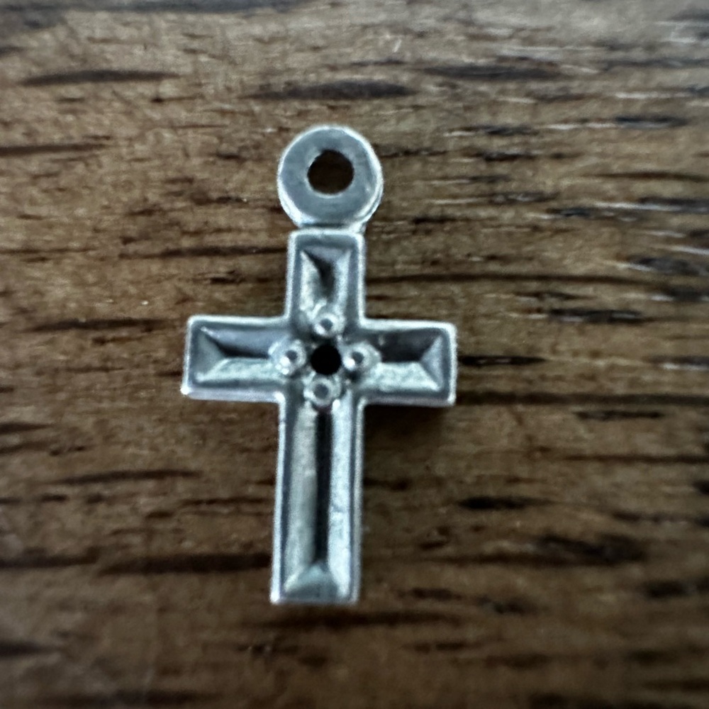 ✝️ Vintage Tiny Catholic Cross Medal – Silver Tone Pendant (Unmarked)